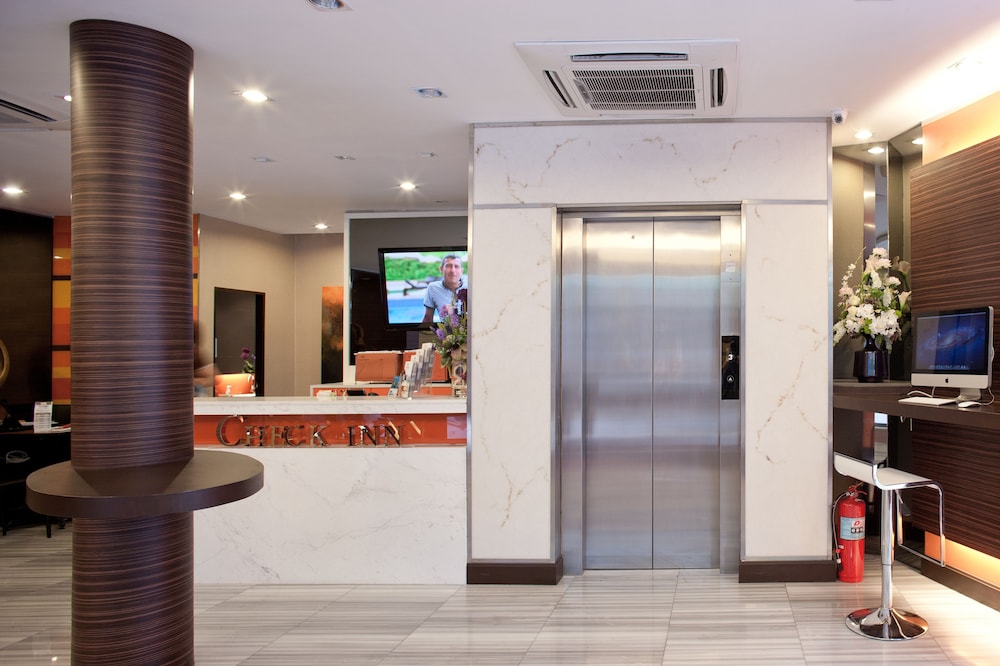 Arawana Express Phrom Phong (ex. Icheck Inn Regency Sukhumvit) 10/52