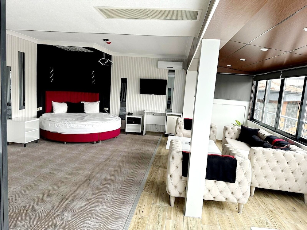 LUXURY, SUITE, DOUBLE BED, PRIVATE BATHROOM, SOFA