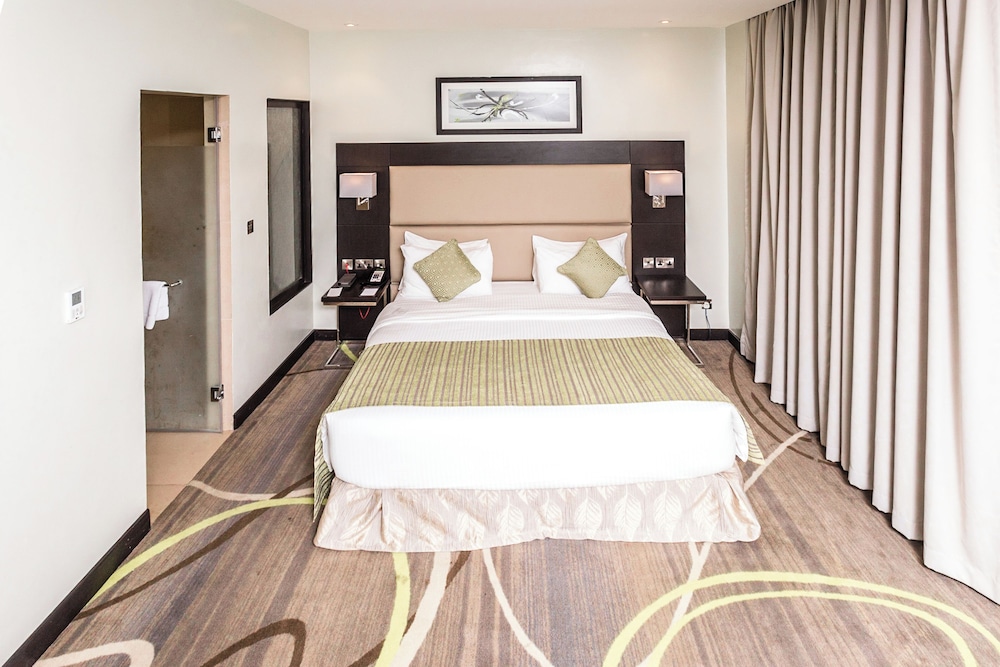 Royal Tulip Canaan Hotel 22/80