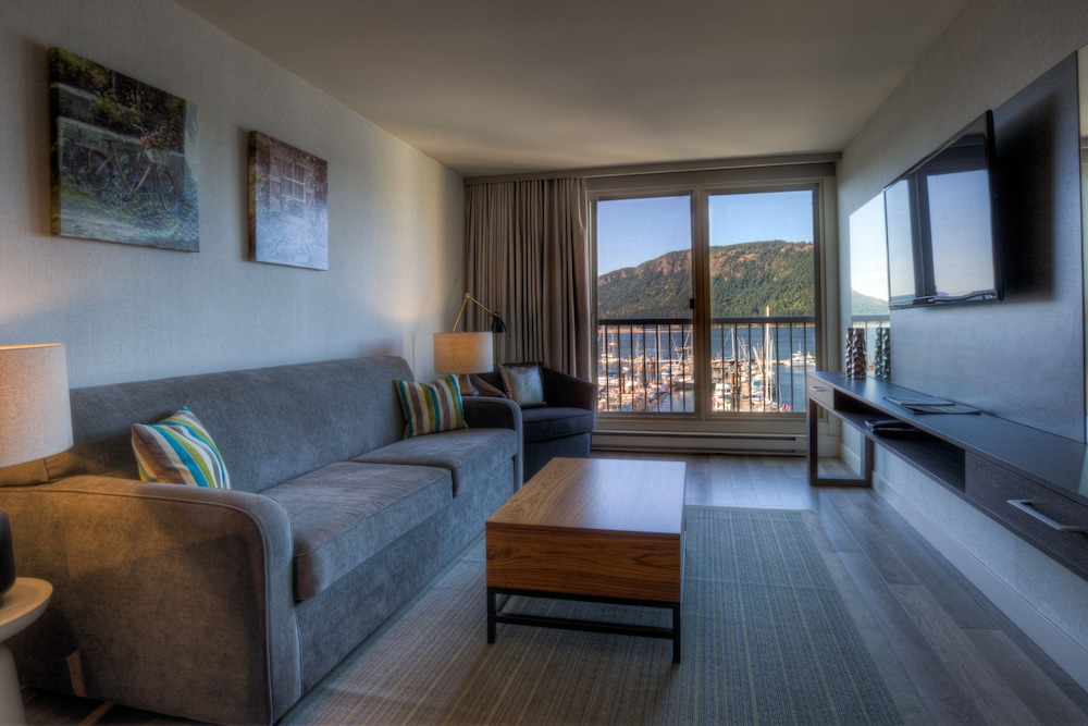 Oceanfront Suites At Cowichan Bay 40/63