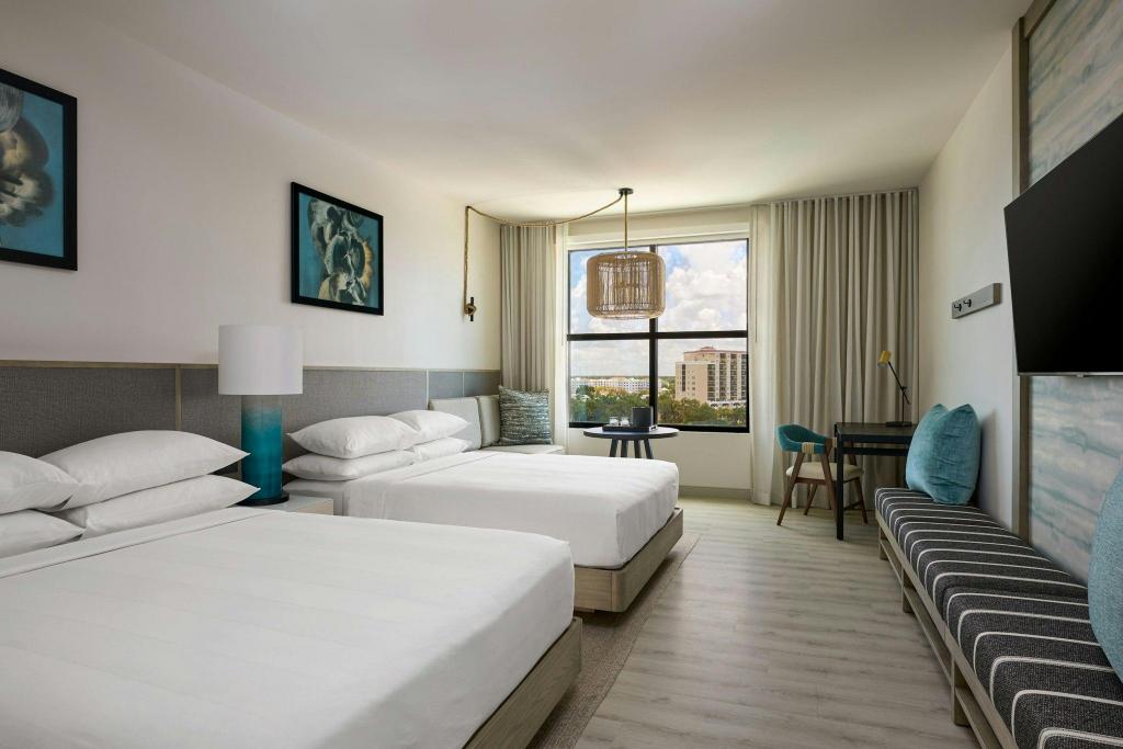 Guest Room, 2 Queen Beds, Water View, Club Lounge Access, Club Floor