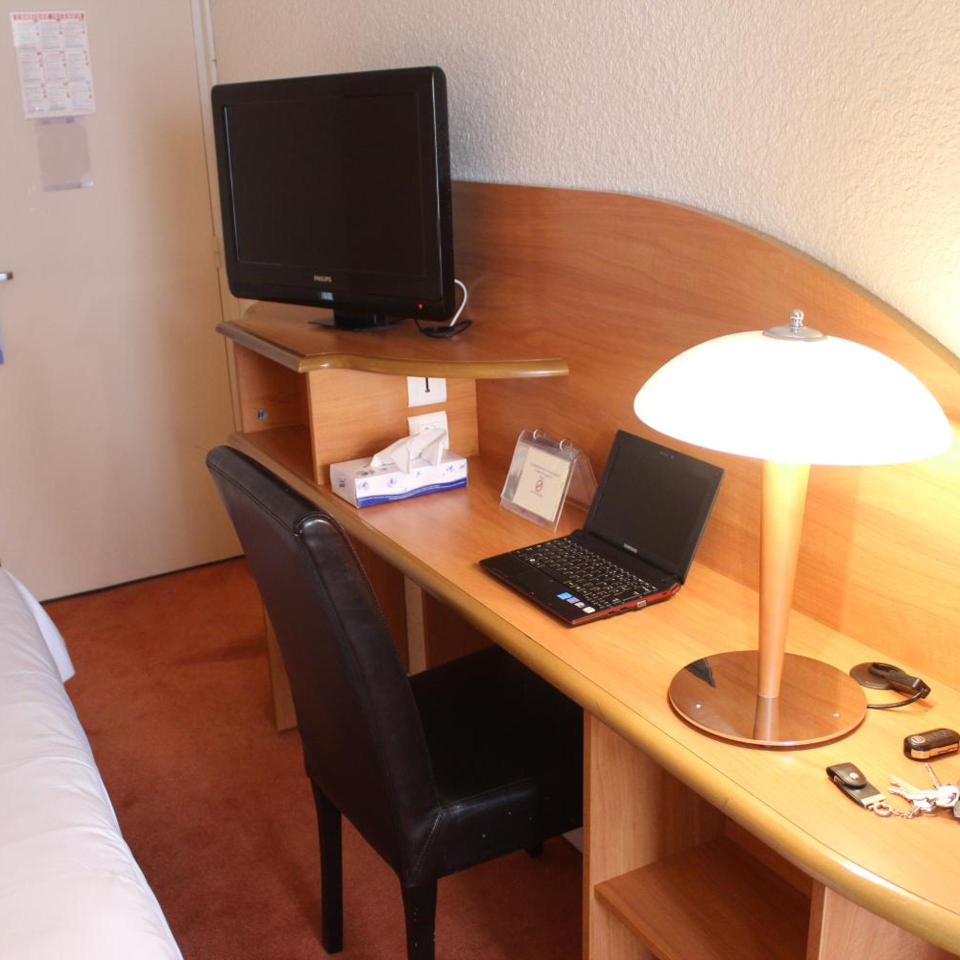 Kyriad Creteil Centre 32/43