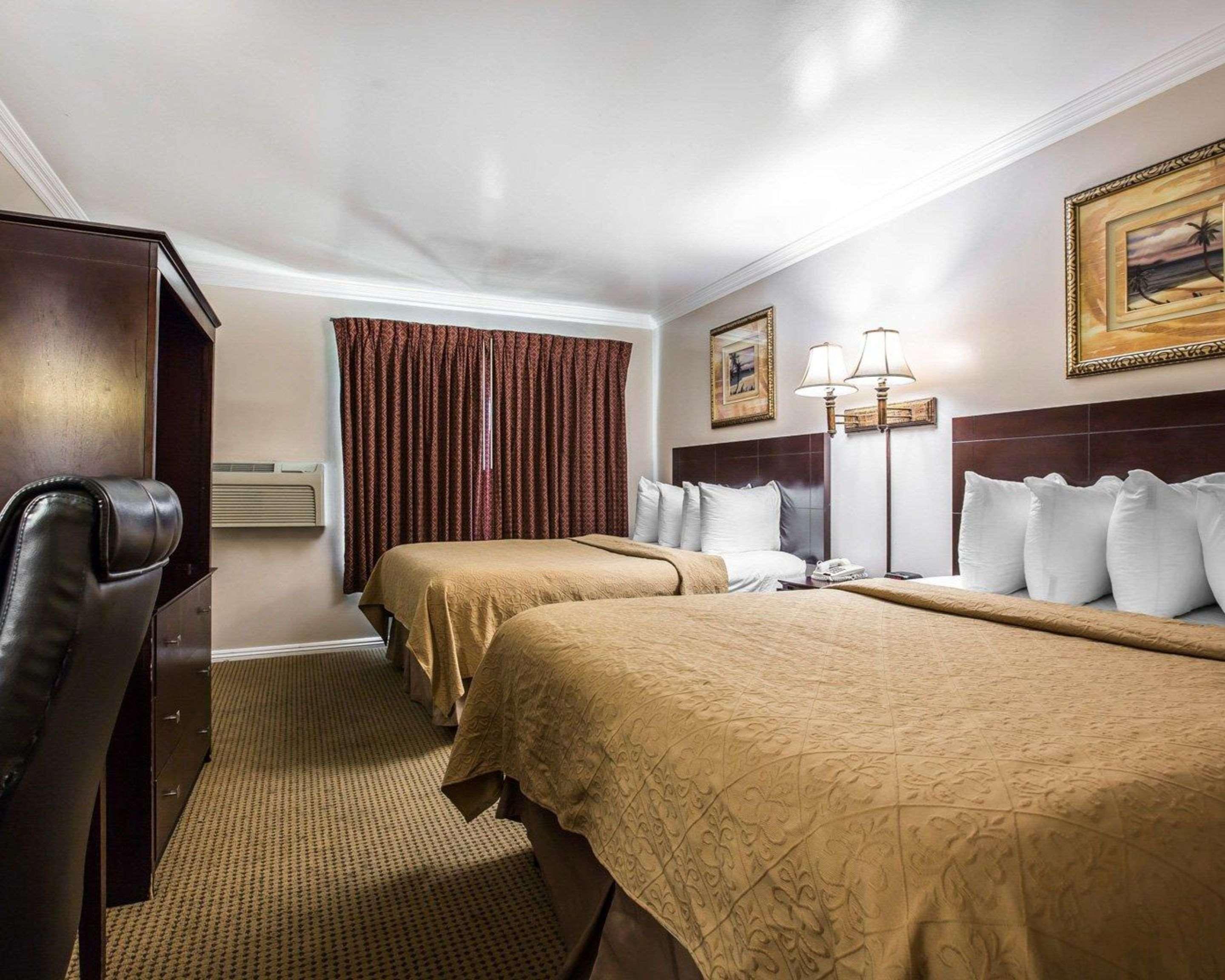 Quality Inn & Suites Thousand Oaks 12/38