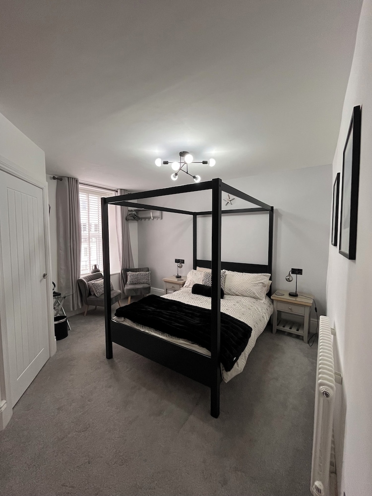 DELUXE, DOUBLE BED