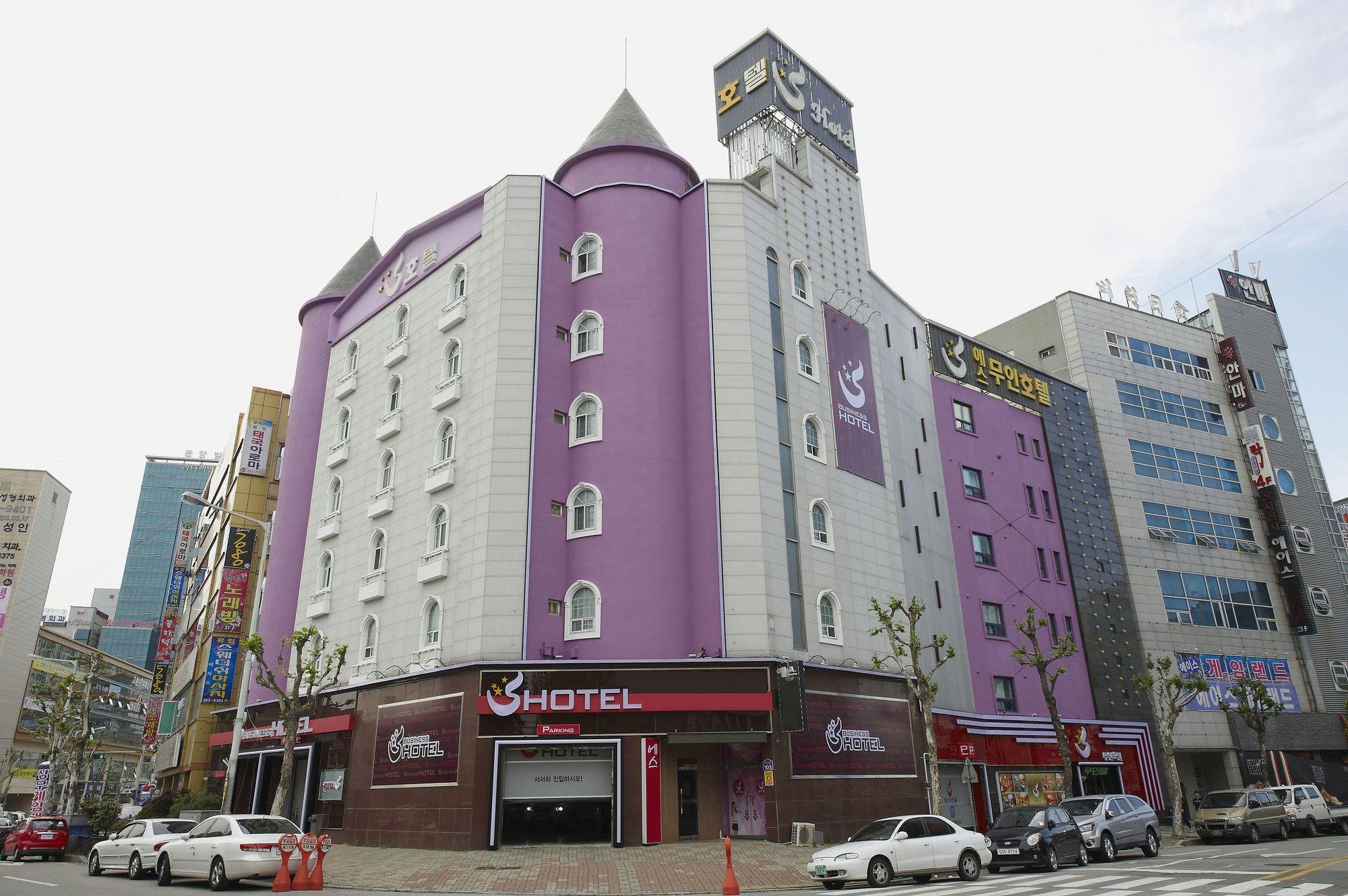 S Hotel 4/33
