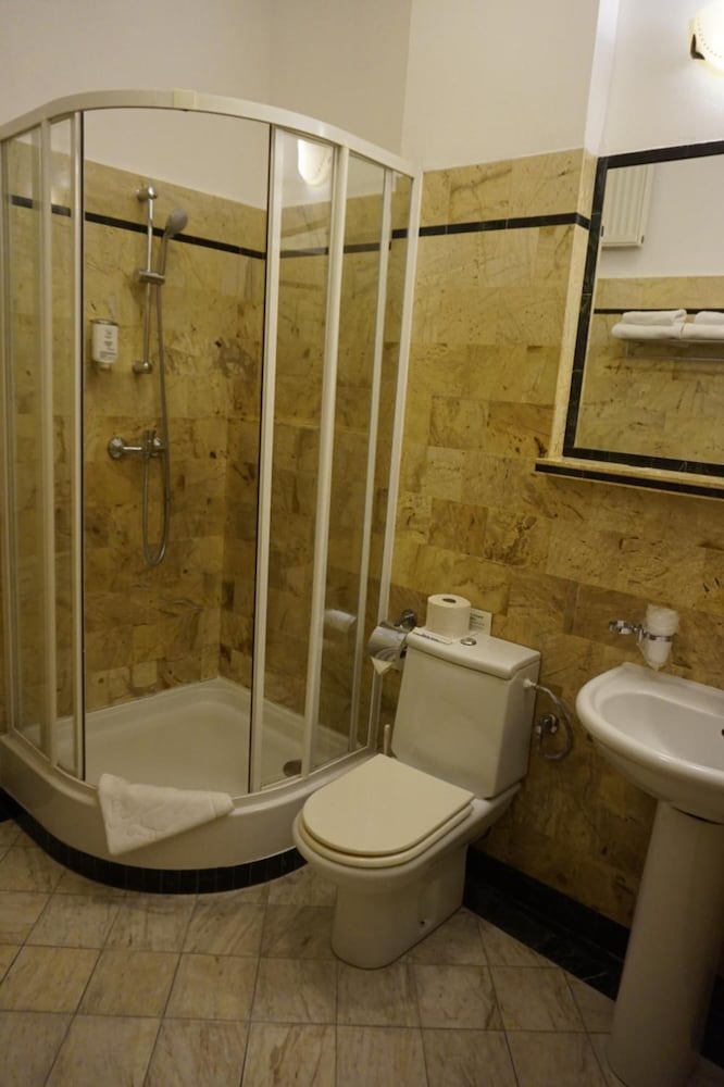 Dwor Polski Hotel 46/50