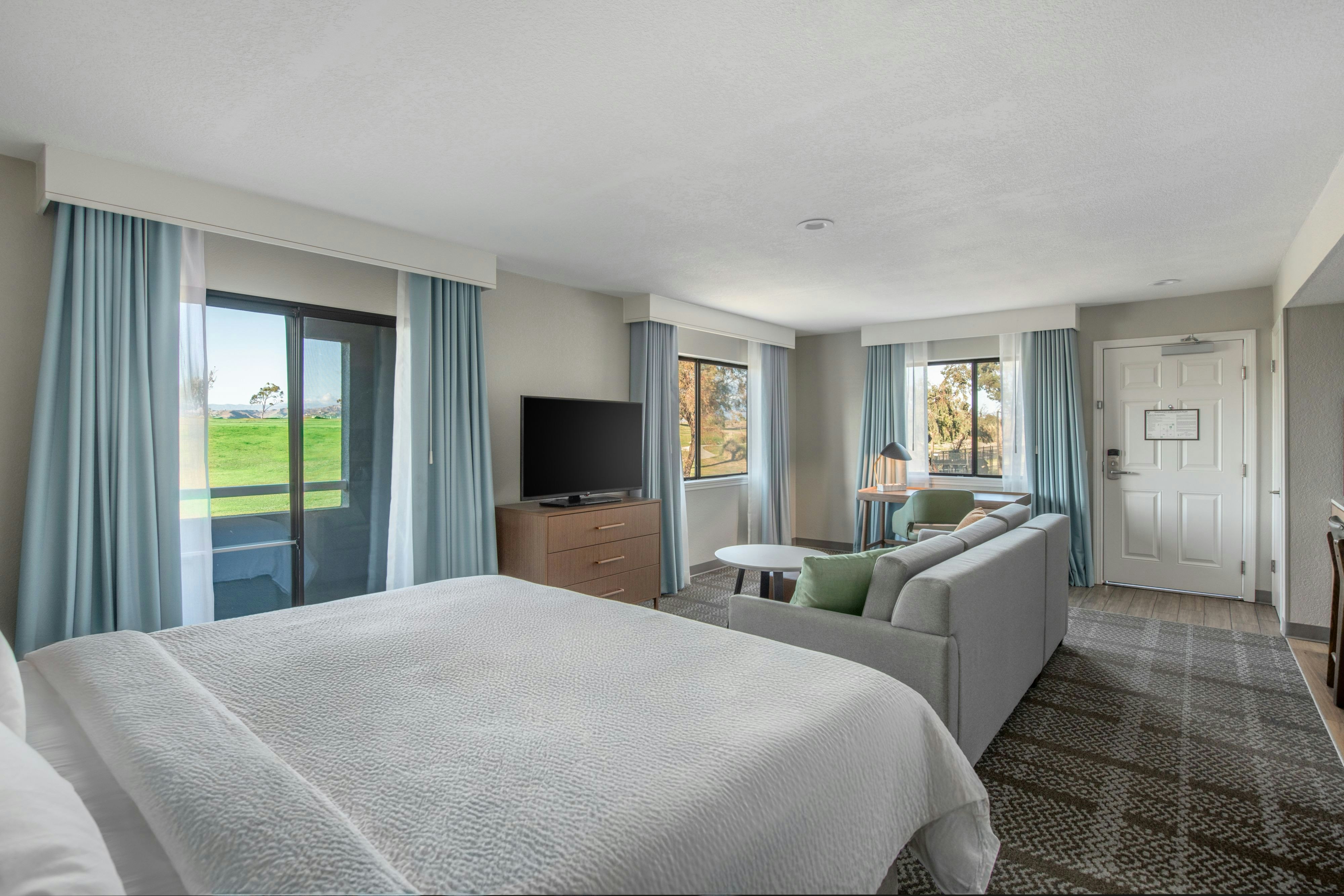 Studio, Suite, King Bed, Golf Course View