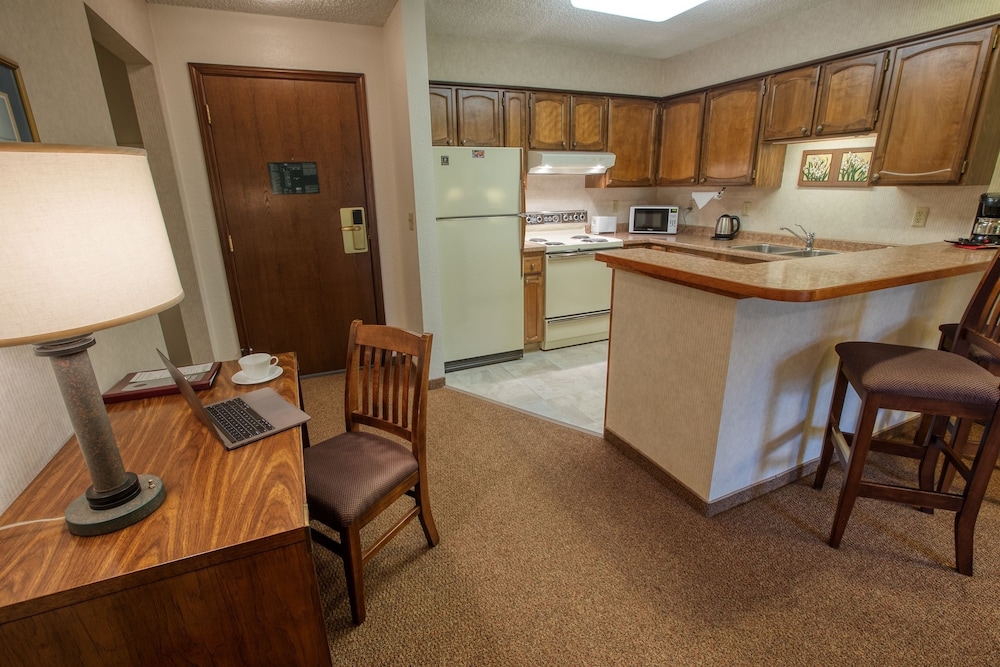 Sophie Station Suites 25/32