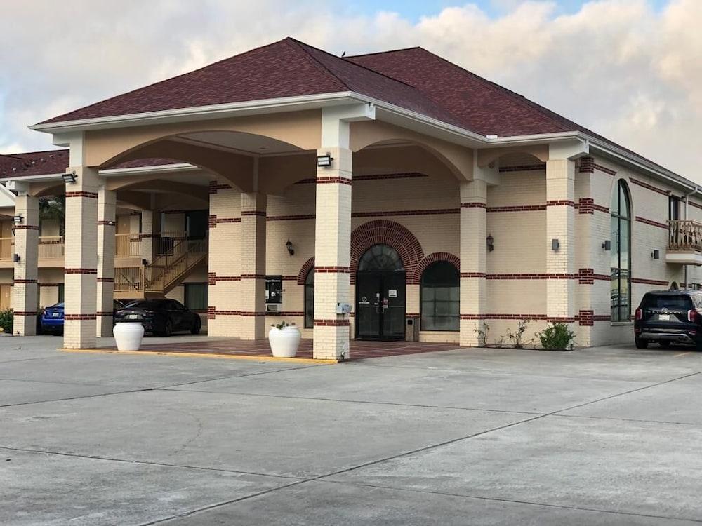 Porter Executive Inn & Suites 10/12
