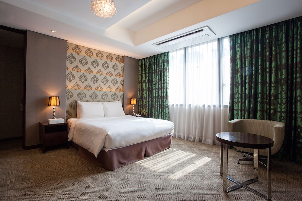Pharos Hotel 22/68