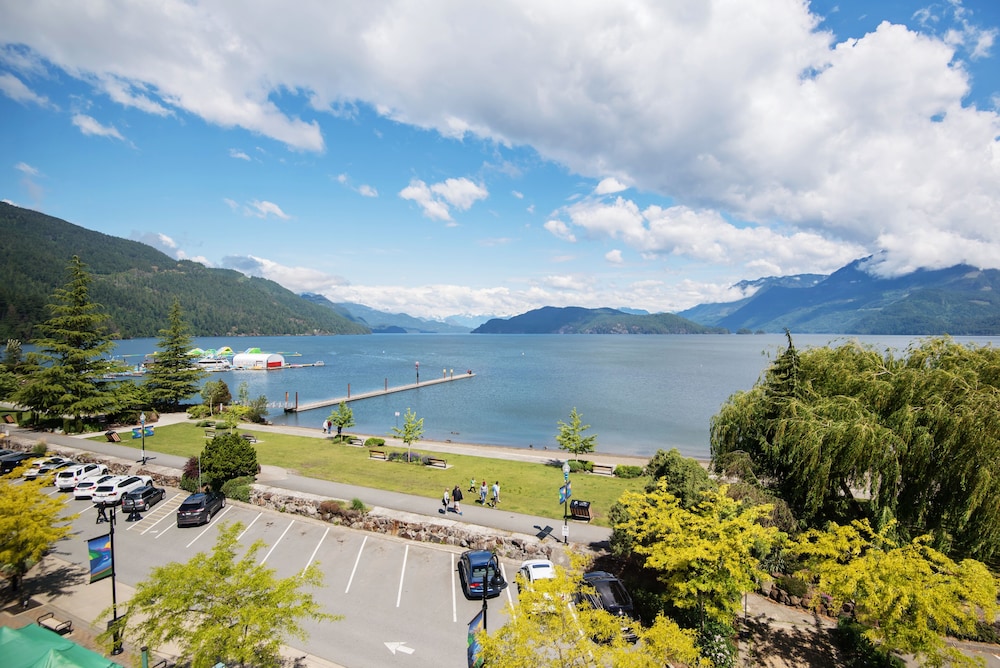 Harrison Beach Hotel 24/42