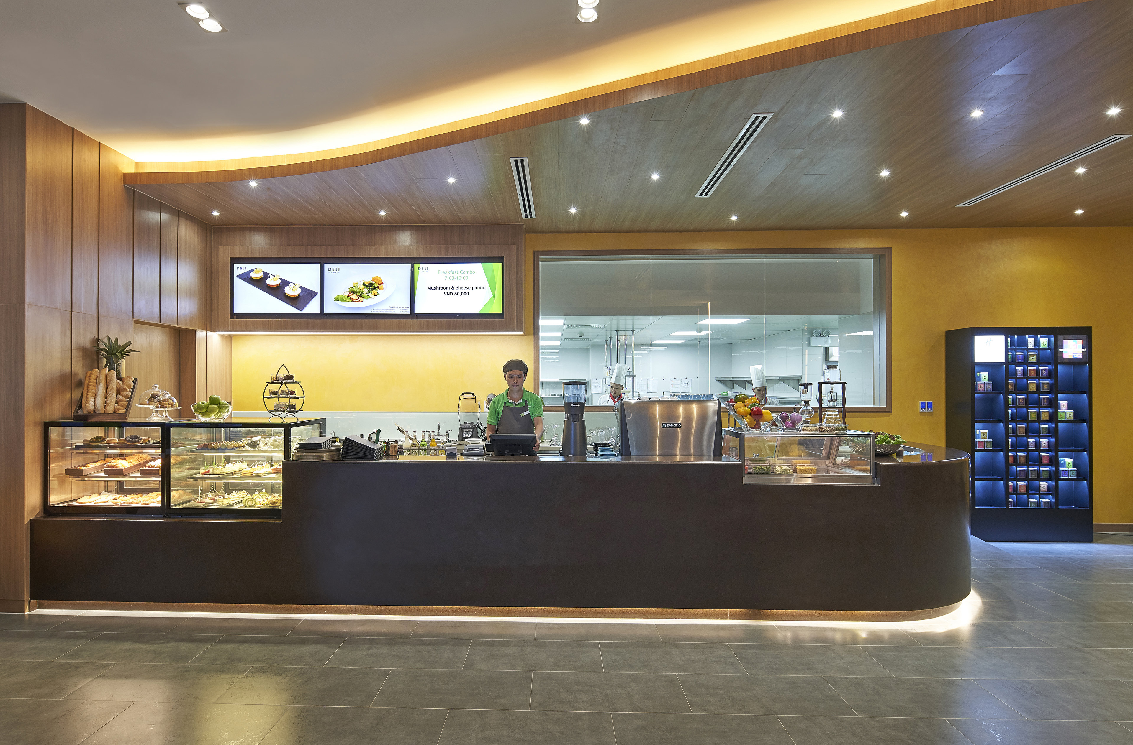 Holiday Inn & Suites Saigon Airport 10/50