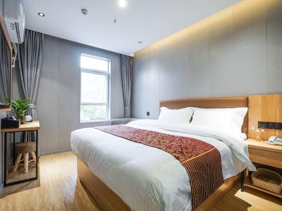Business, Queen Bed