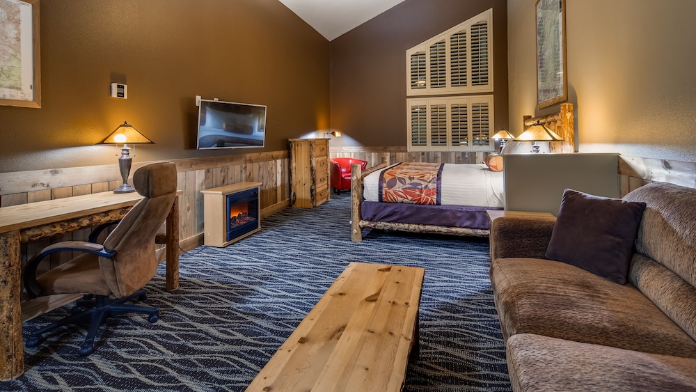 Best Western Plus Battle Ground Inn & Suites 32/36