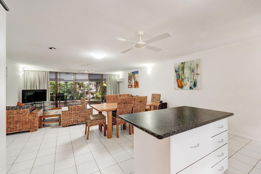 Roydon Beachfront Holiday Apartments