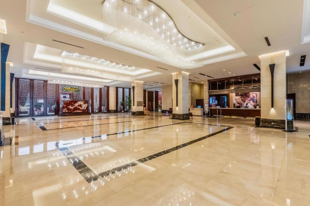 Liaoning Friendship Hotel 10/70