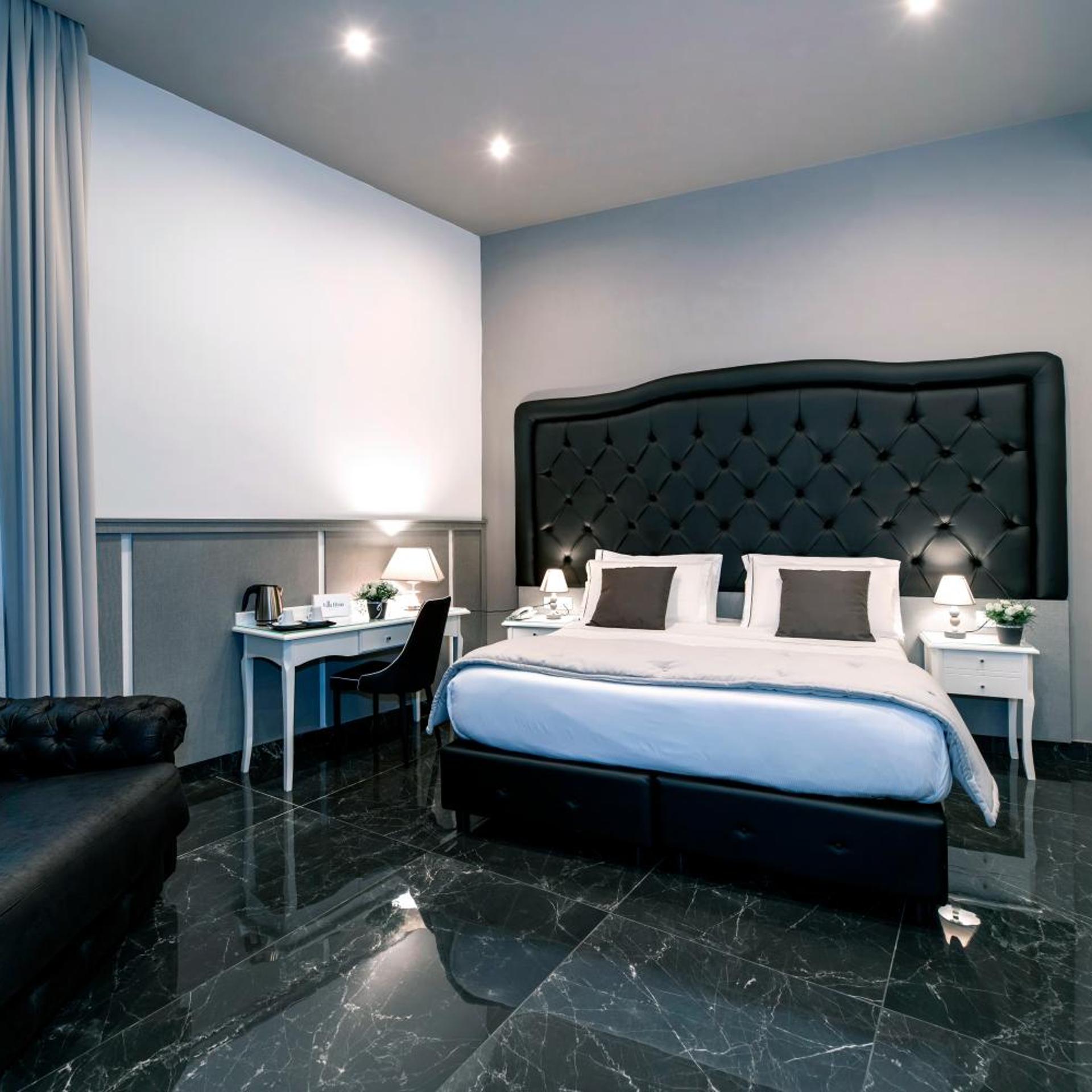 Room, Double or Twin Bed, Large