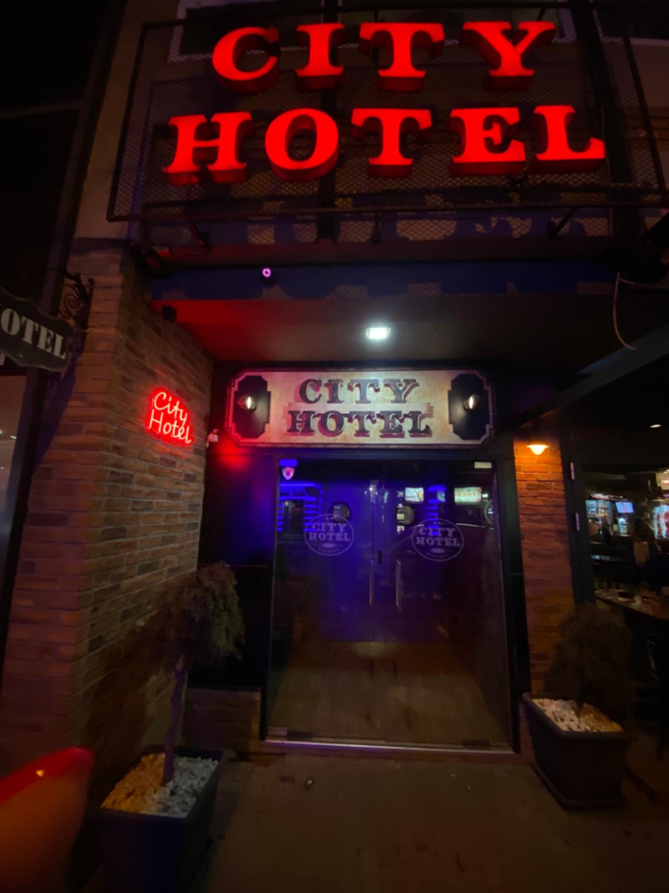 City Hotel 1/50