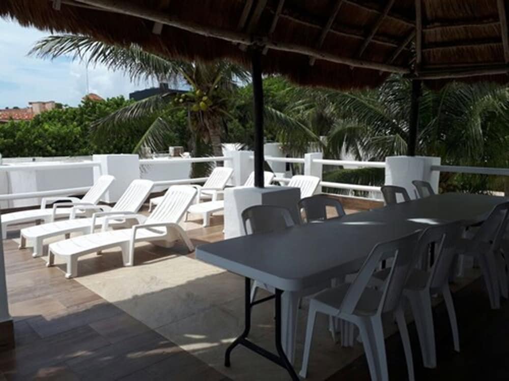Pelicano Inn 49/67