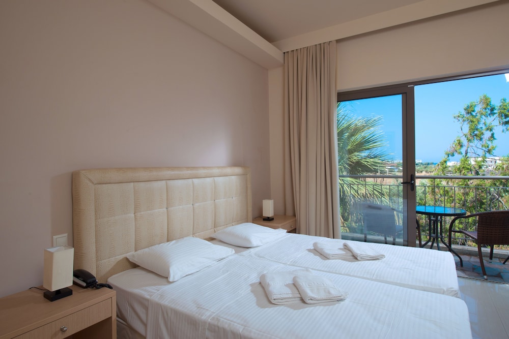 Oasis Beach Hotel - Adult Only 4/50