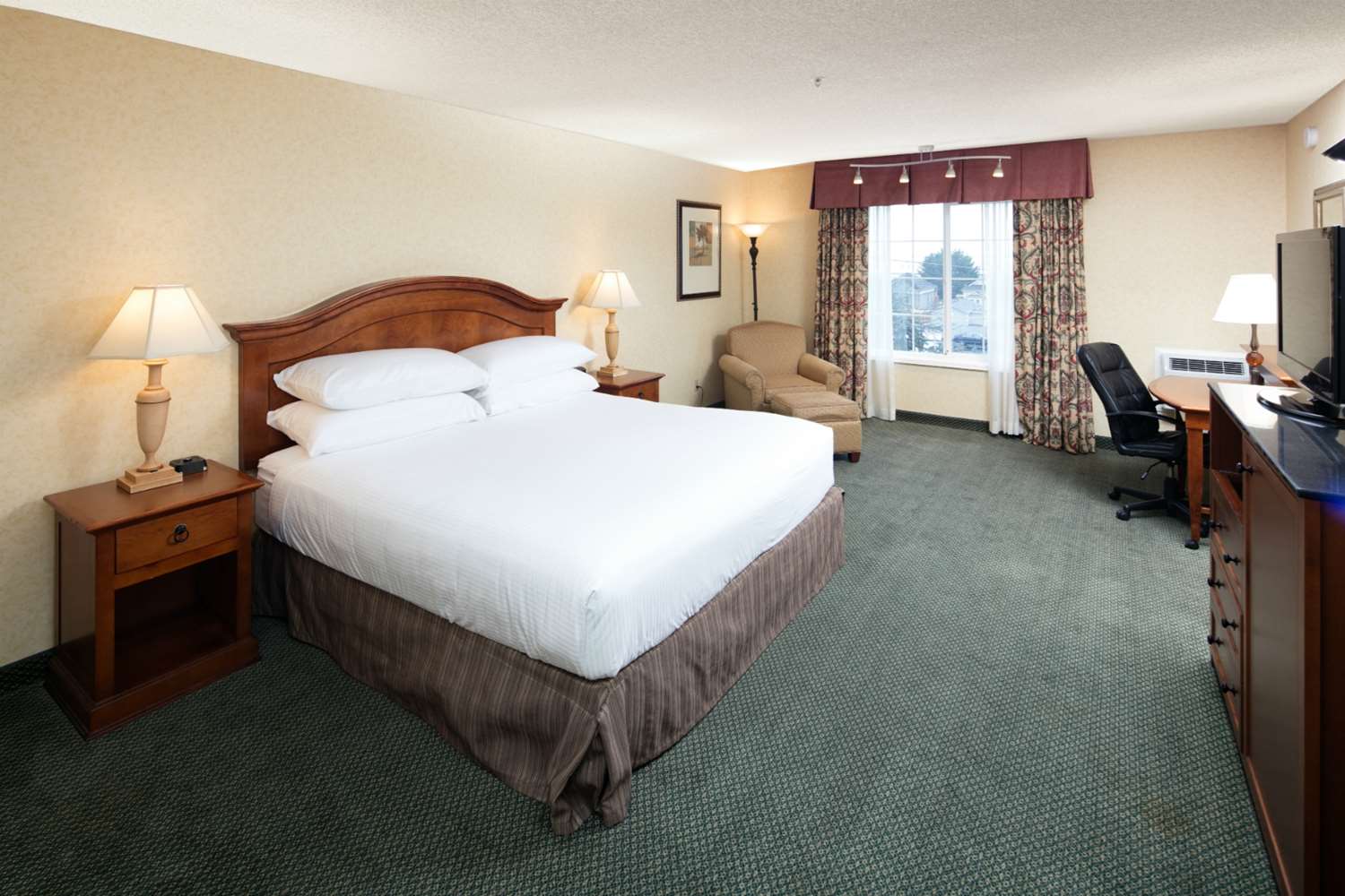 Red Lion Hotel Eureka 8/29