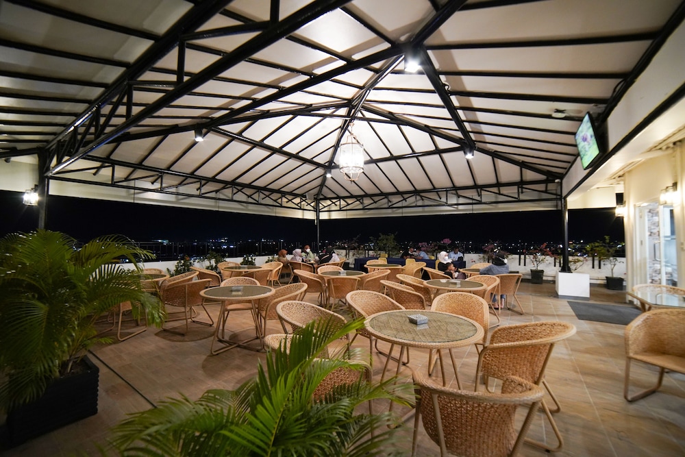M Bahalap Hotel Palangkaraya 57/67