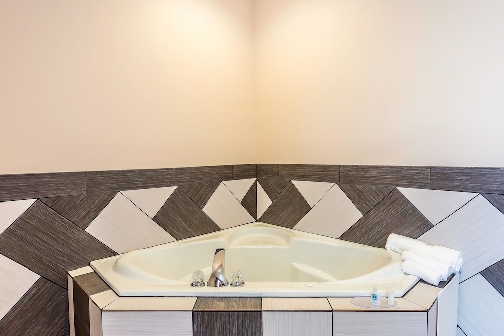 Comfort Inn & Suites Moore - Oklahoma City 25/48