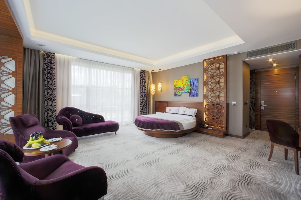 Gold Majesty Hotel 38/63