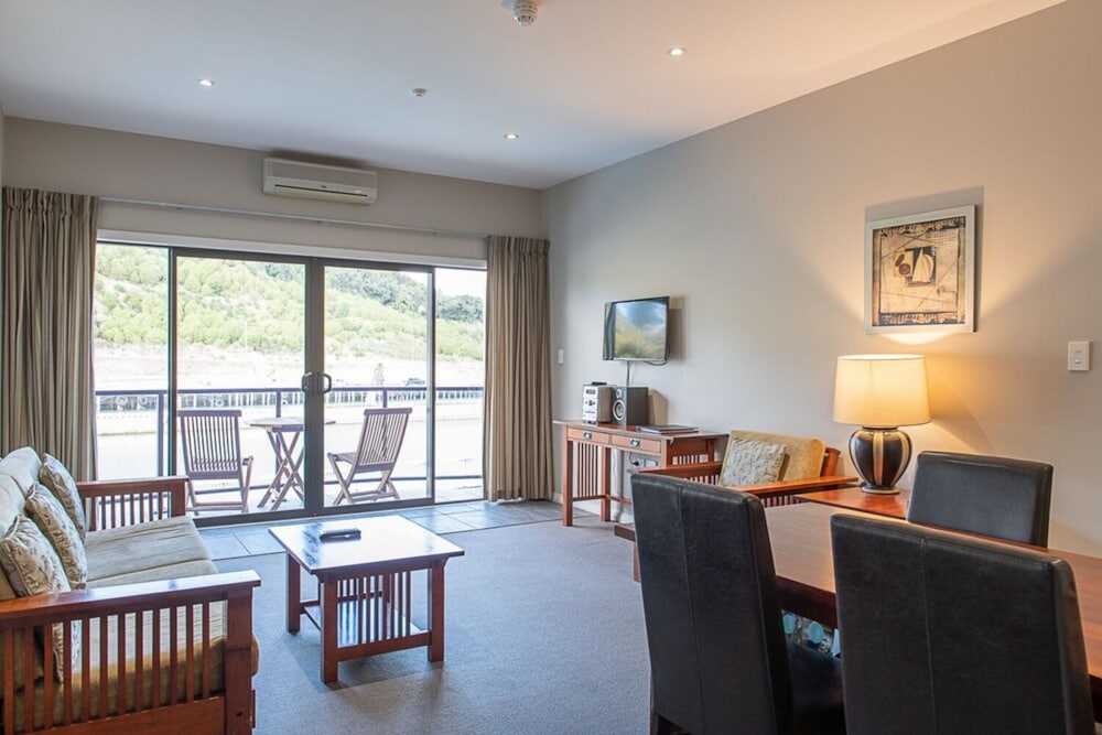 Portside Hotel 44/68