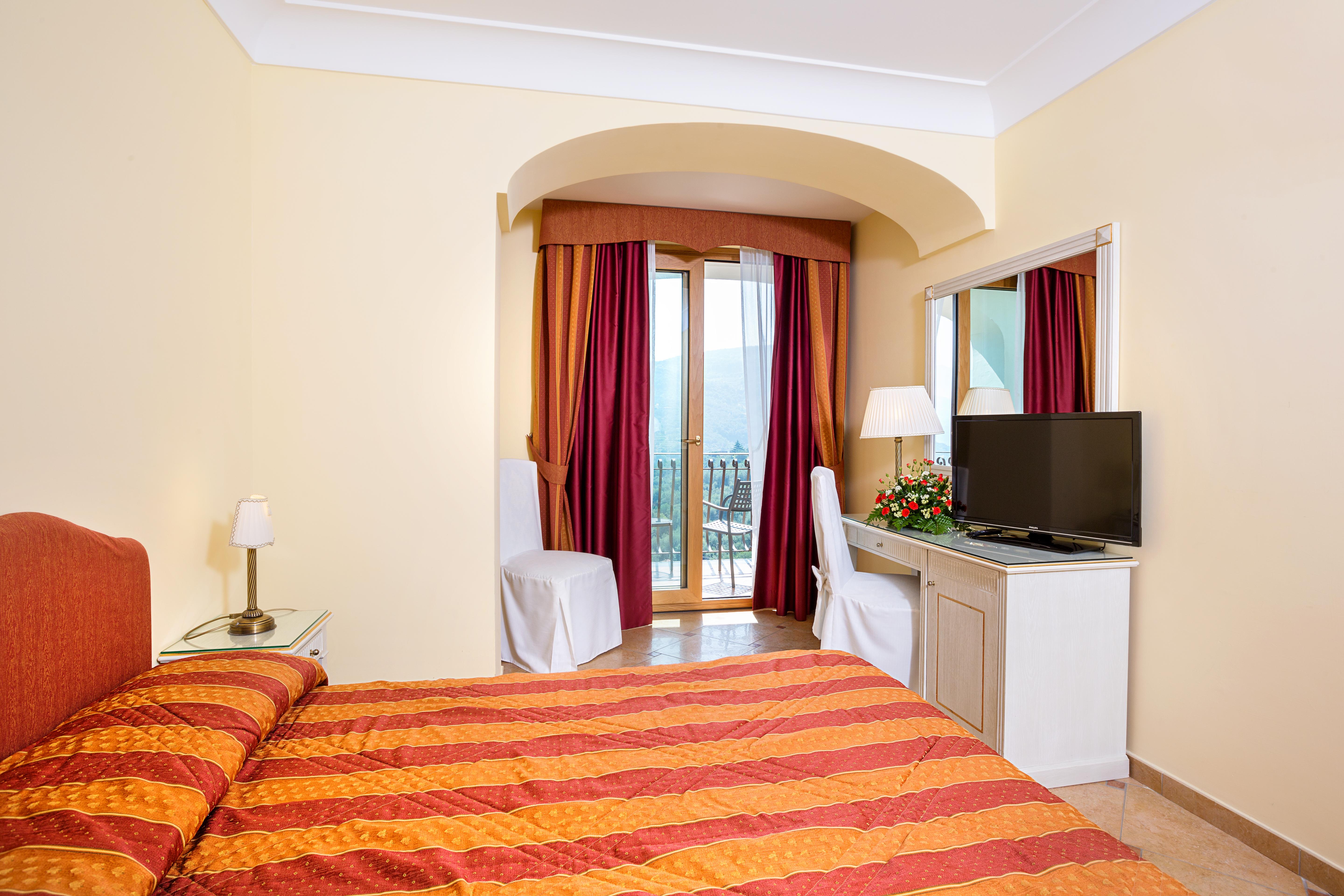 Standard, Side Sea View, Balcony or Terrace