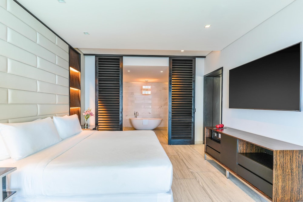 Presidential, Enclave, Suite, King Bed, Walkout Terrace