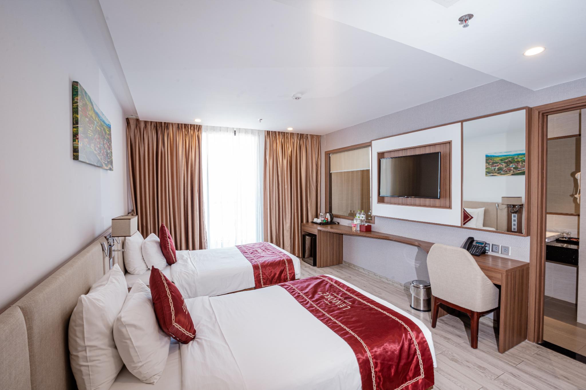 Senior, Deluxe, Twin Beds, City View, Balcony