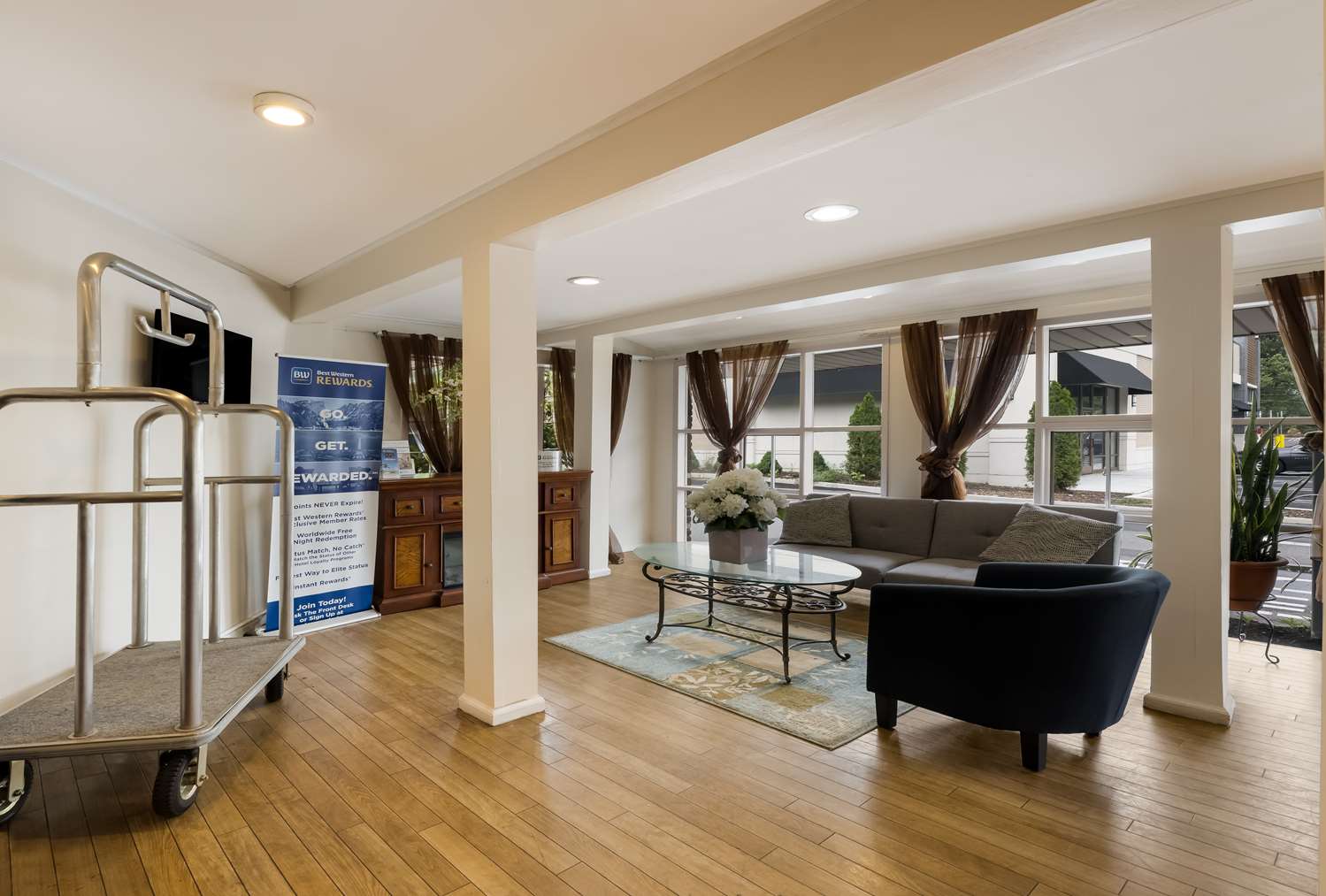 SureStay Plus by Best Western Woodbury Inn 29/35