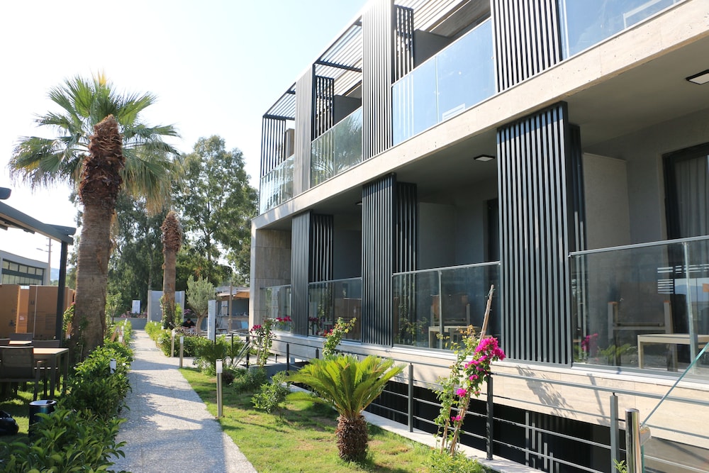 Chronos Beach Hotel 4/50