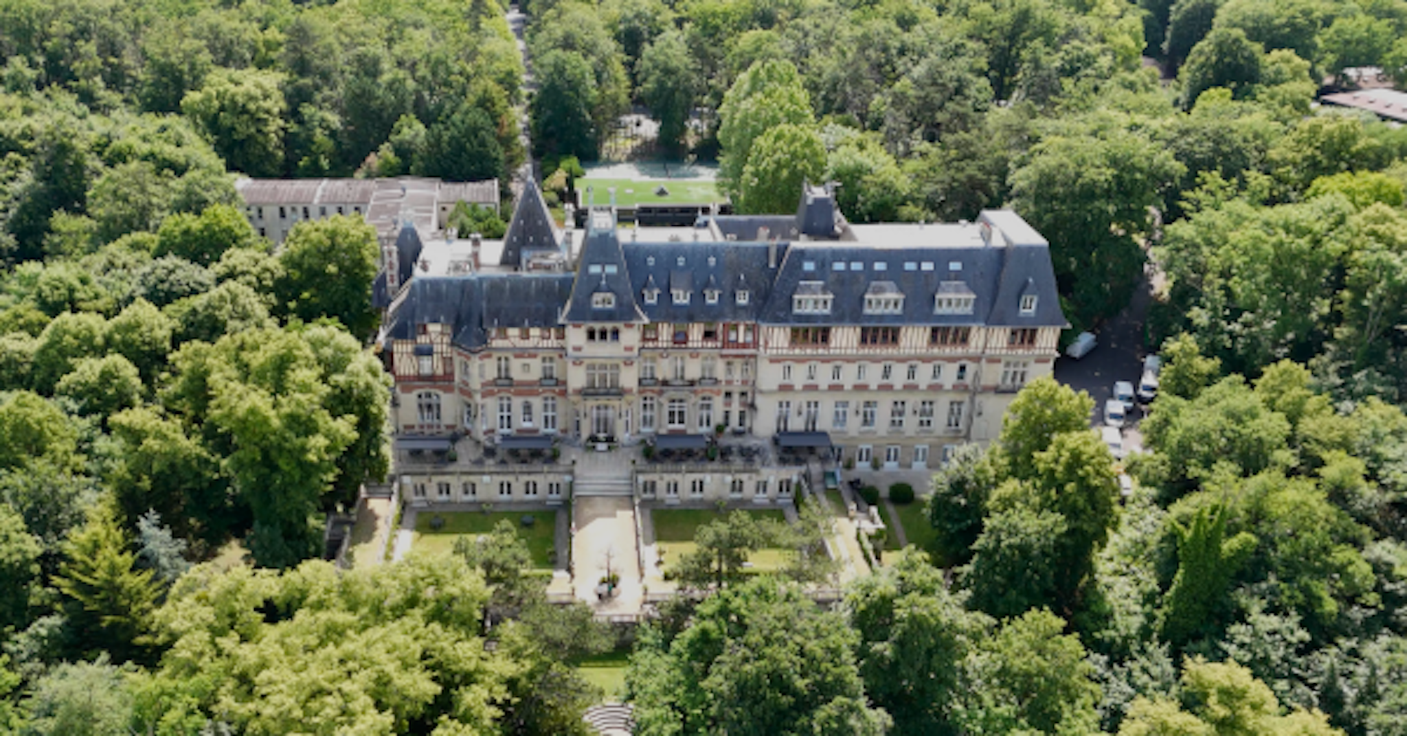 Chateau Jeanne & the Forest - Chateau de Montvillargenne 3/82