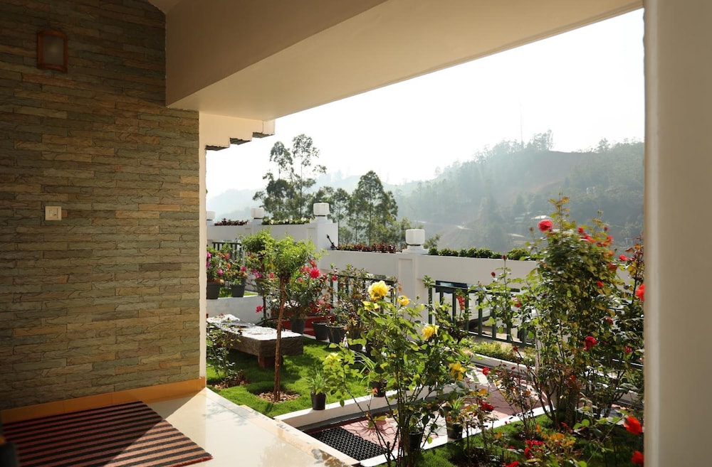ELYSIUM GARDENS 4/44