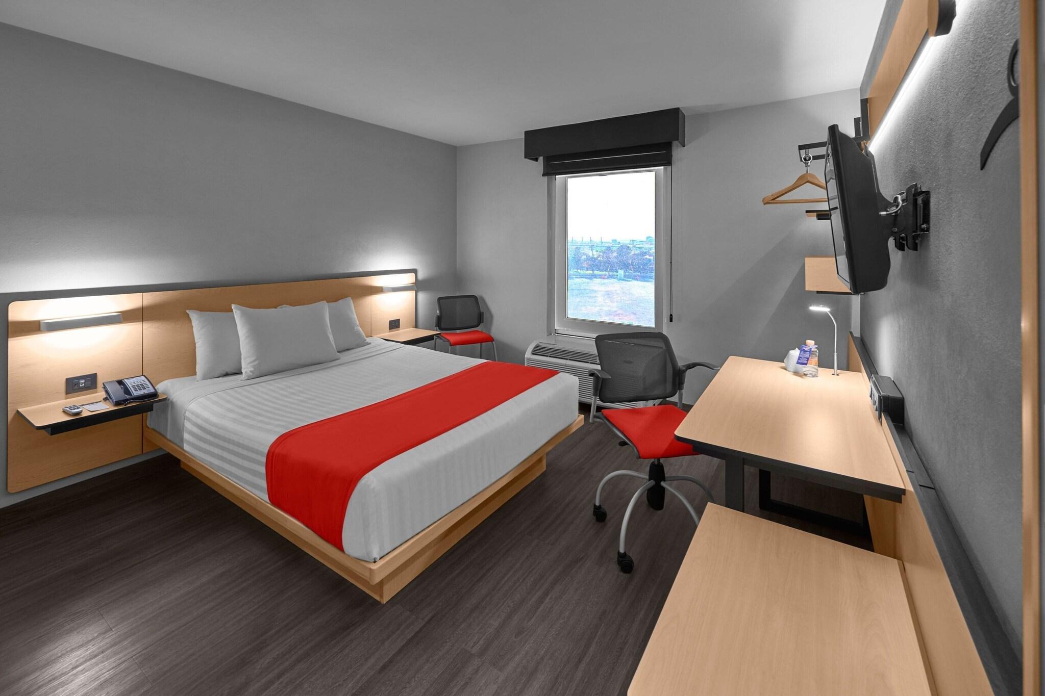 Suite, Queen Bed, City Express by Marriott Ciudad Juarez 2/4