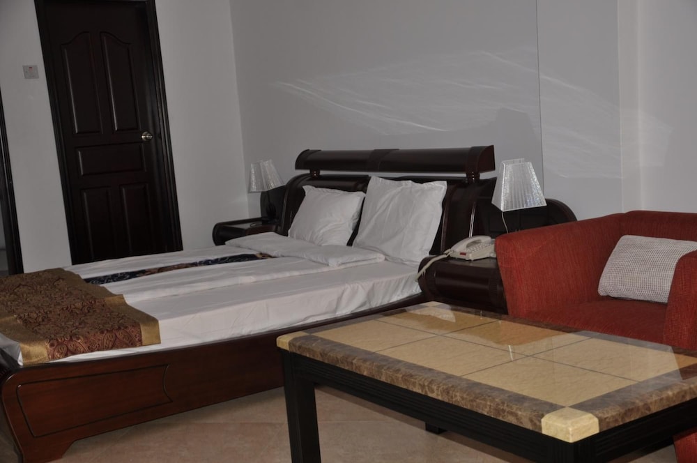Biraj International Hotel 11/50