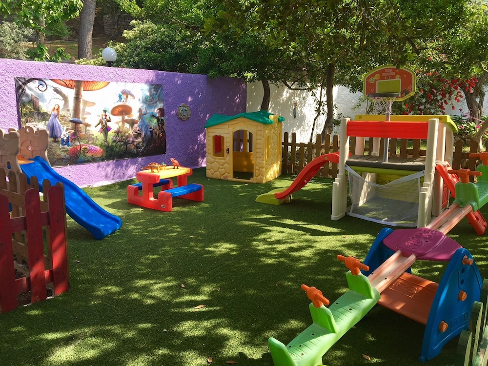 Venus Beach Hotel 40/64