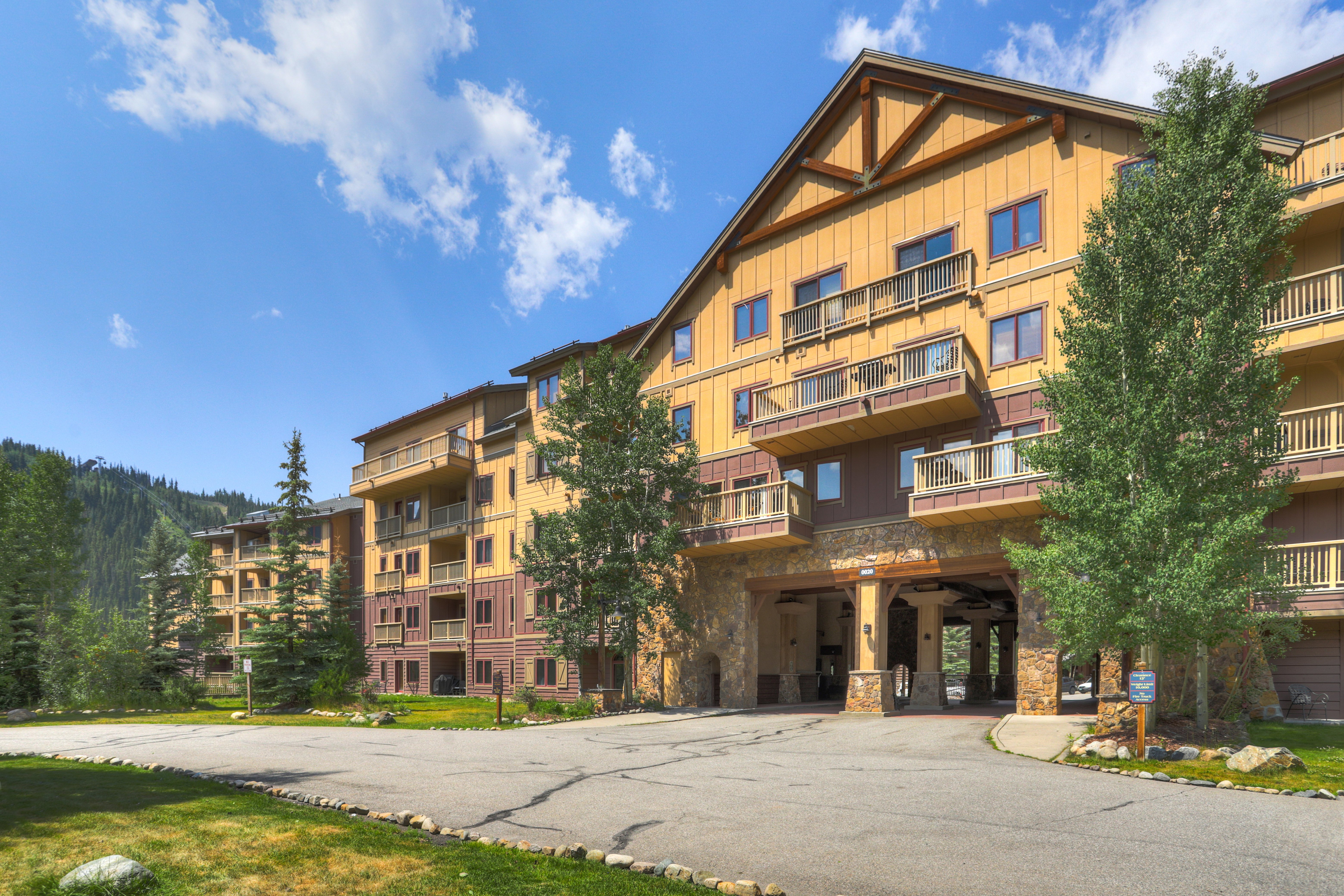 RedHawk Lodge and Townhomes by Keystone Resort 5/50