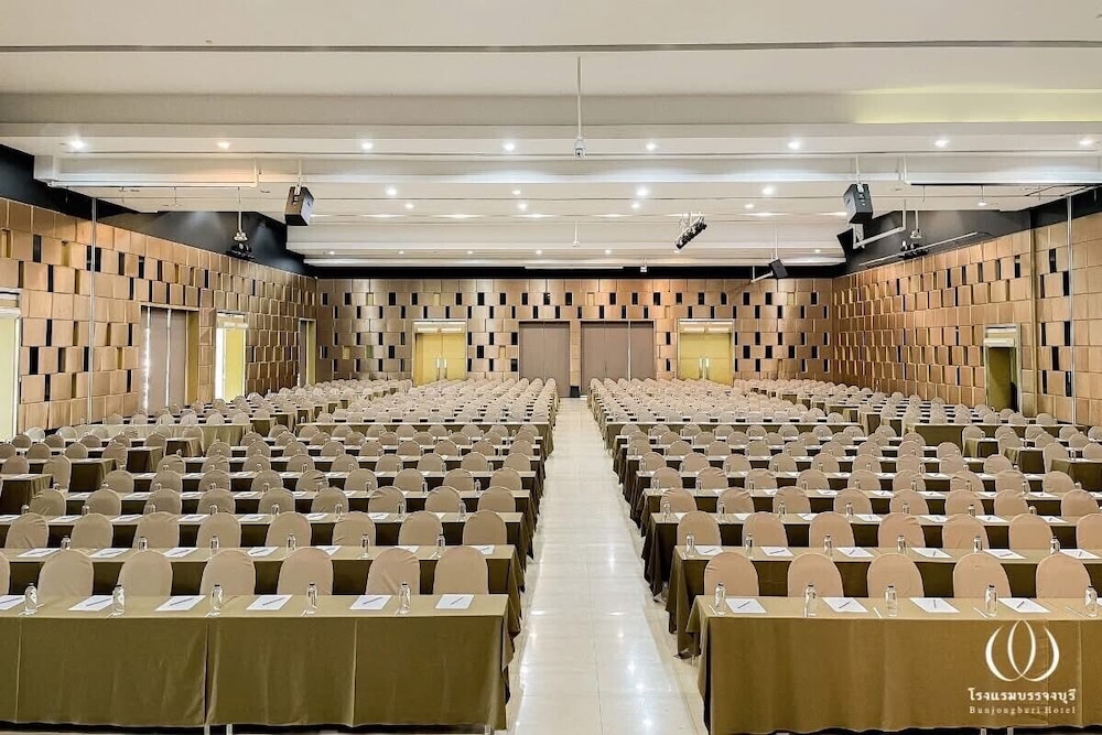 Bunjongburi Hotel 10/50