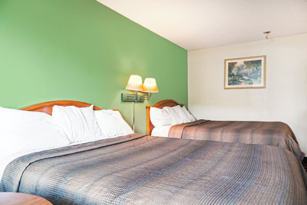 Economy Inn by OYO Ashburn I-75 22/54