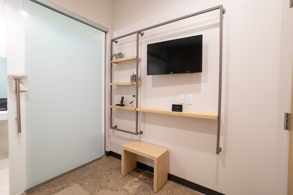 SOVA Micro-Room & Social Hotel 32/50