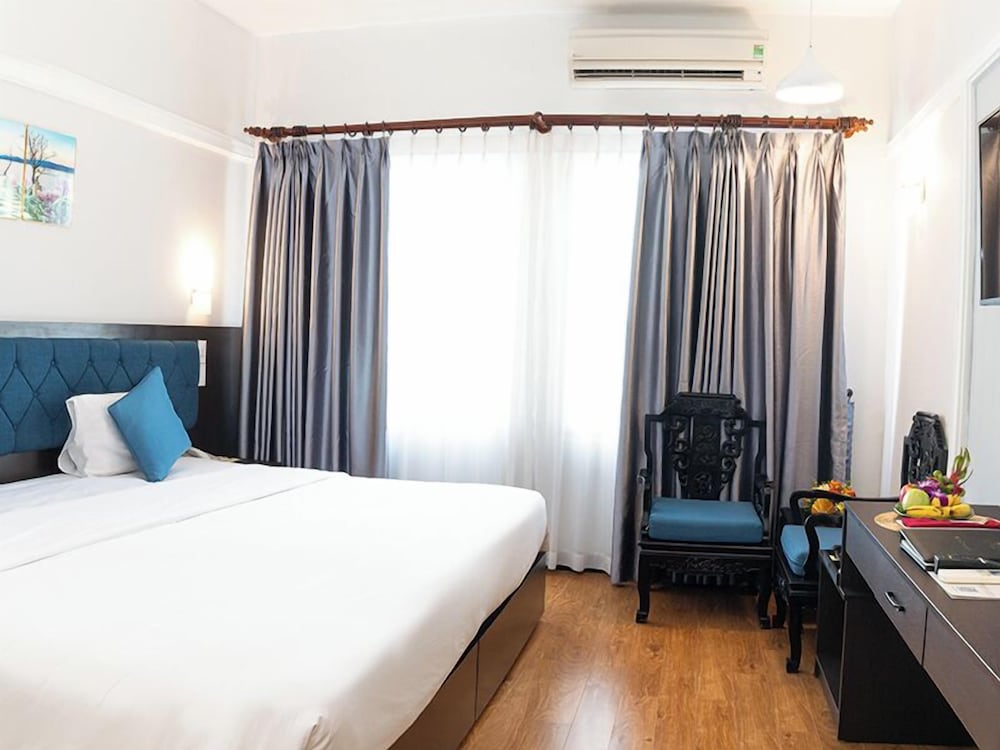 Royal Hotel Saigon 23/70