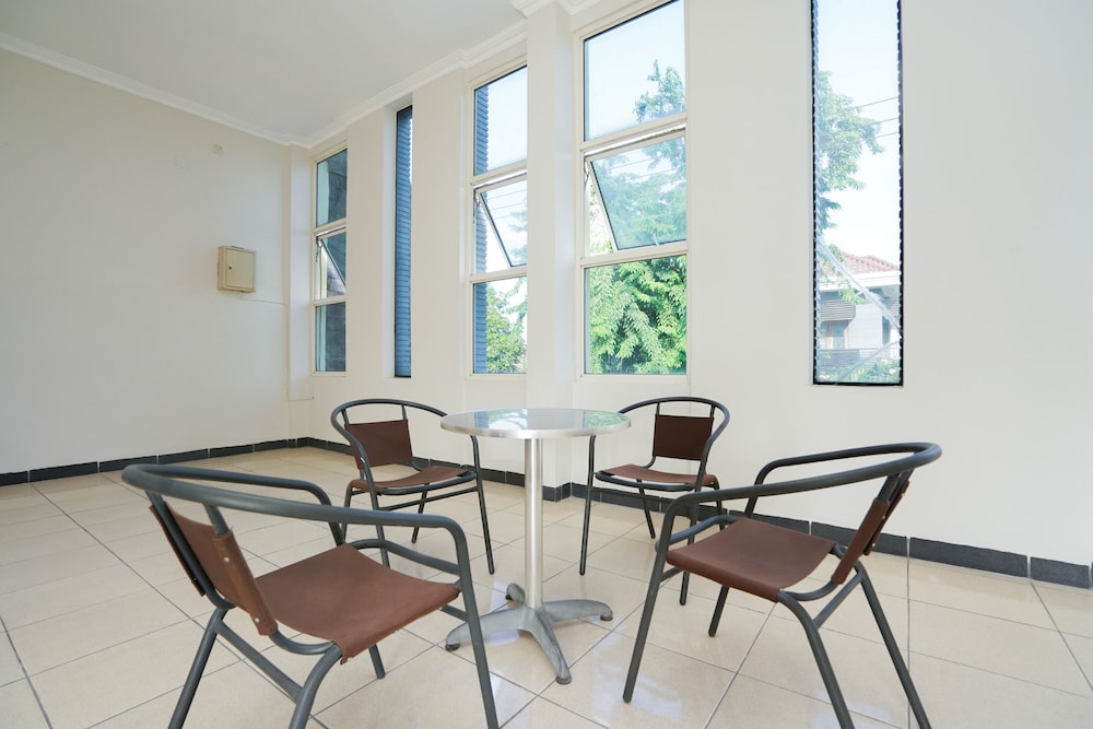 Oyo 2075 Graha Marina 47/54