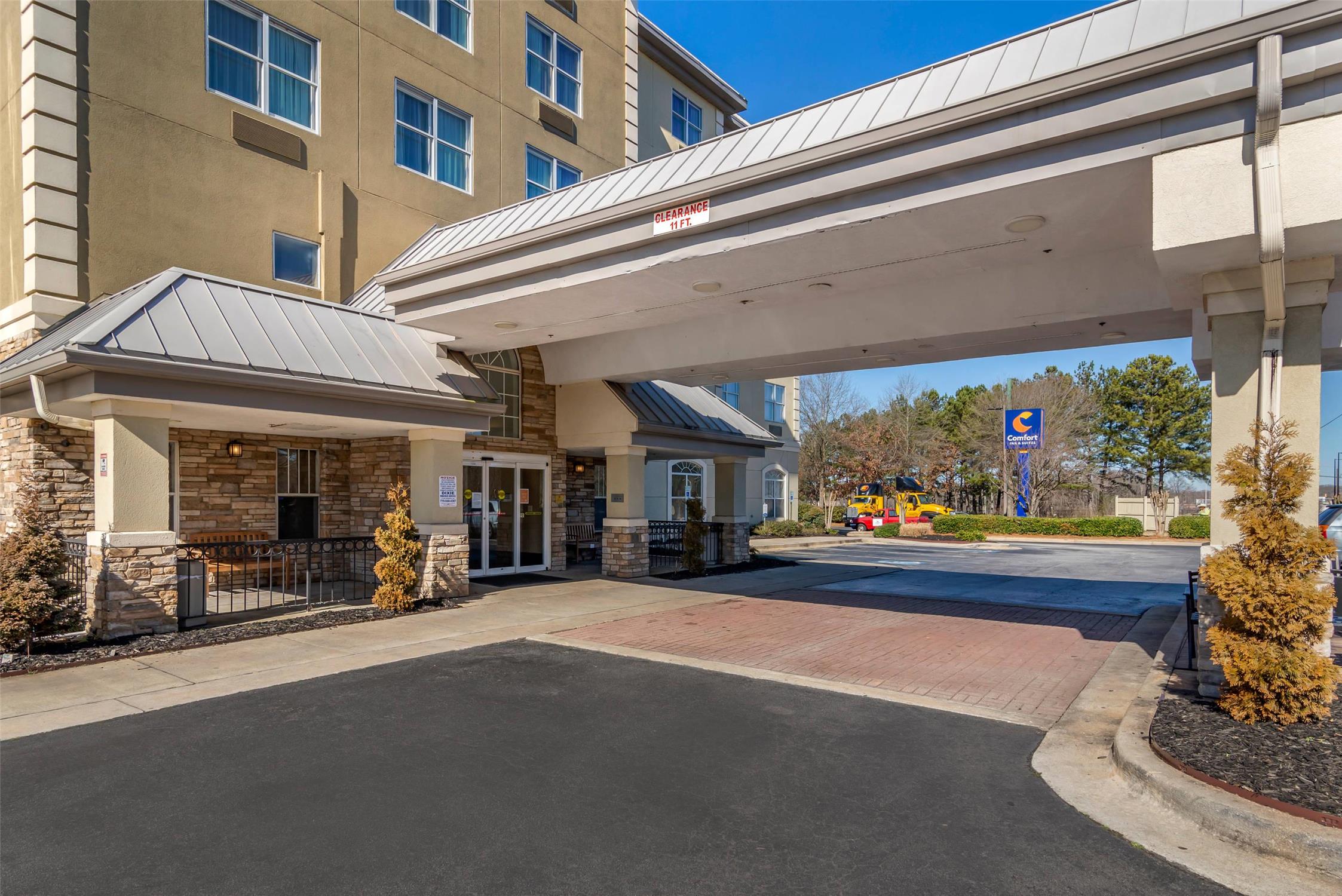 Comfort Inn & Suites Near Six Flags GA 36/38