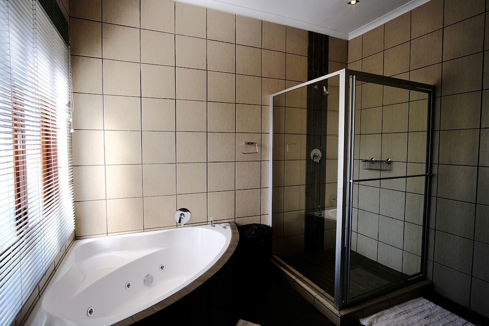 Cu Boutique Guest House 48/50