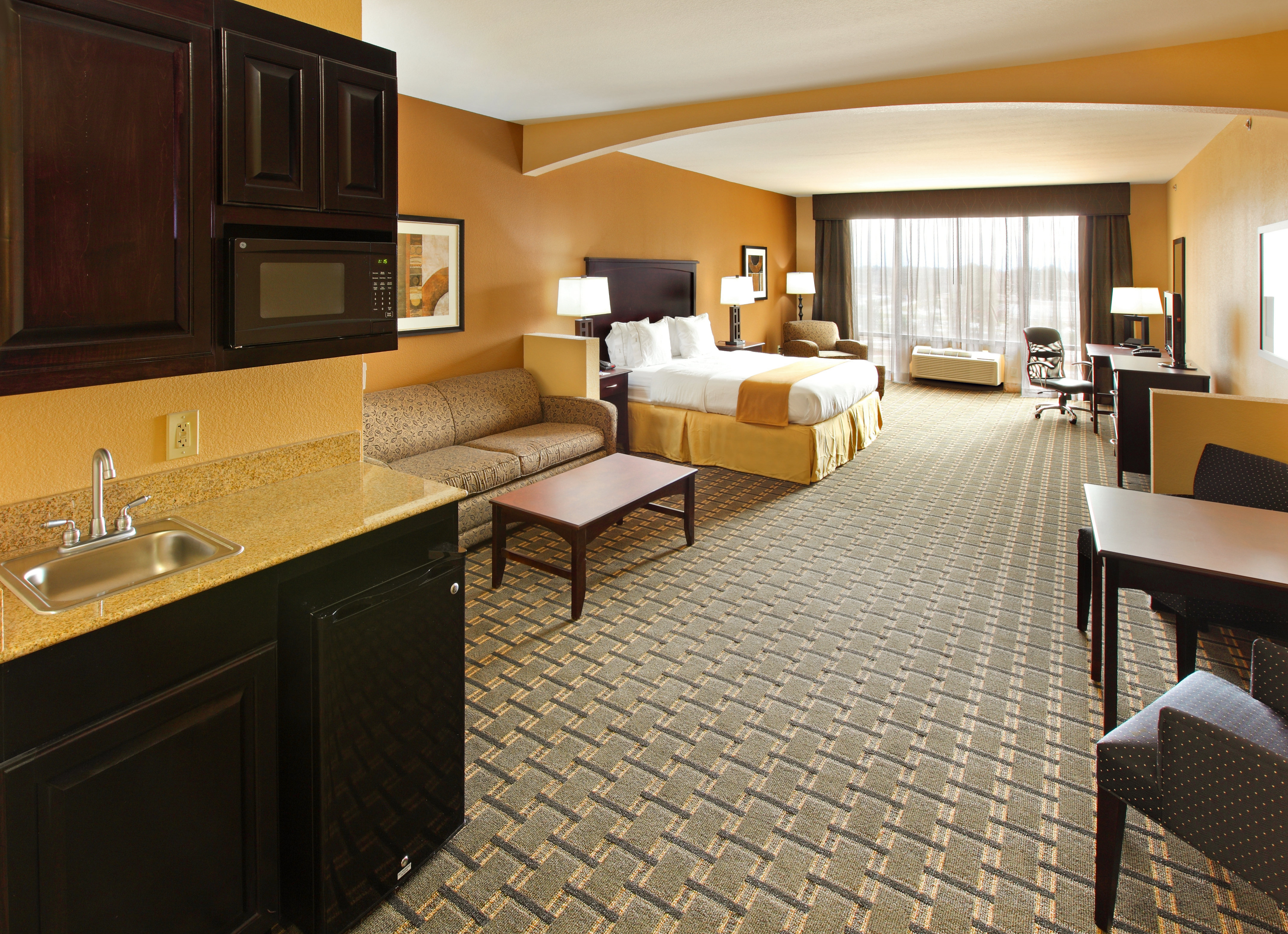 Holiday Inn Express Hotel & Suites Texarkana East 53/54