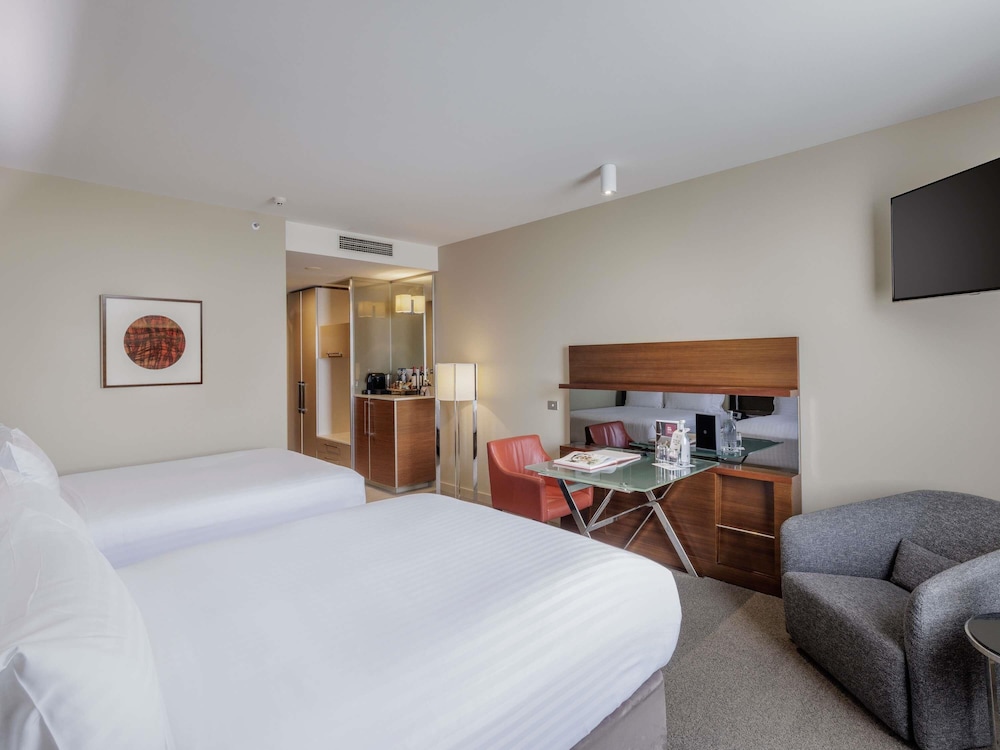 DELUXE, 2 DOUBLE BEDS