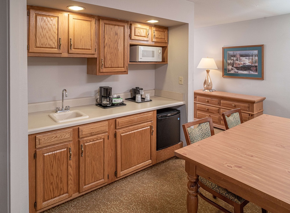 Country Inn and Suites By Radisson Beckley WV 11/65